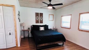Room - Cozy 1-bedroom farmhouse in adorable Eustis. (Eustis)
