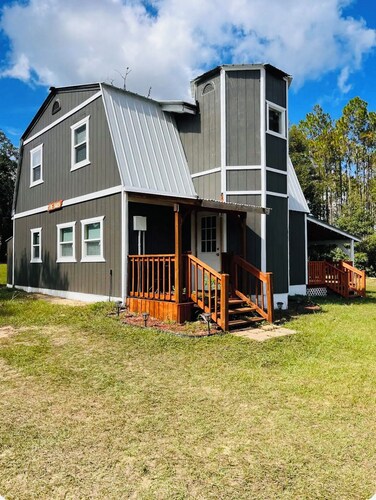 Cozy 1-bedroom farmhouse in adorable Eustis.