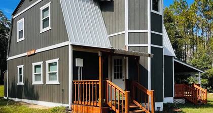 Cozy 1-bedroom farmhouse in adorable Eustis.
