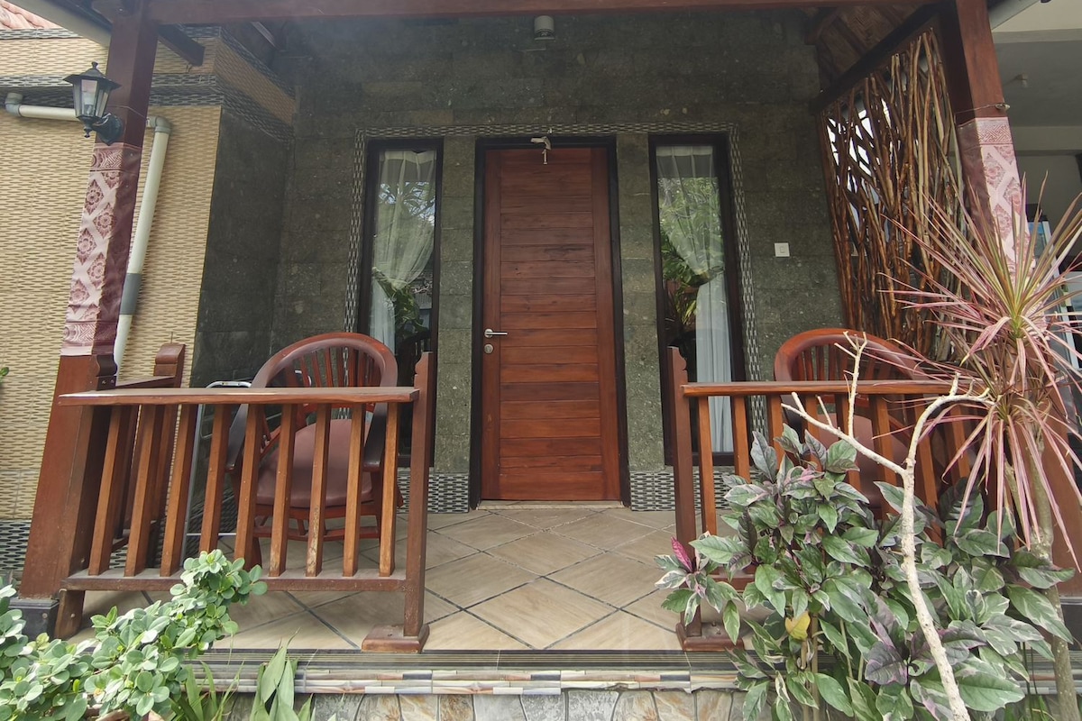 Deluxe Double Room | Desk, WiFi (free), bed sheets