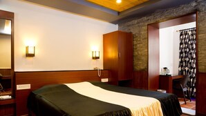 Unclassified image, 3 of 33, button - Jai Hotel (Kodaikanal)