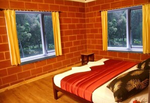 Room - OYO Premium Convent Road Near Lake (Kodaikanal)