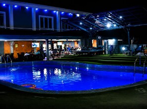 A swimming pool area with a covered seating area and a bar. - Seth Hotel Okwe Asaba (Asaba)