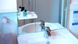 Bathroom - The Marina Guesthouse (Bridlington)