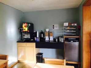 Dining - Tiki Lodge Motel (Medford)