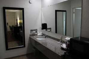 Bathroom - Tiki Lodge Motel (Medford)