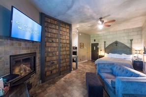 Room - Eureka Springs Treehouses, Hobbit Caves and Castles (Eureka Springs)