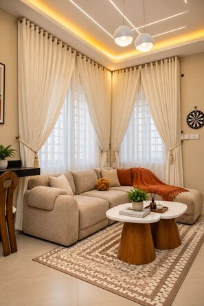 Living area - Stylish 1BR Apartment in Mwenge Near Mlimani City Mall (Dar es Salaam)