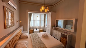 Deluxe Room, Balcony, Sea View | Free WiFi - BUDAKZADE KONAĞI 1841 (karşıyaka)