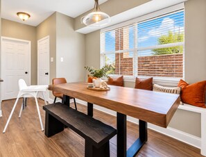 Dining - Big Groups, Game Room, BBQ, Pet Friendly, Pool (Frisco)