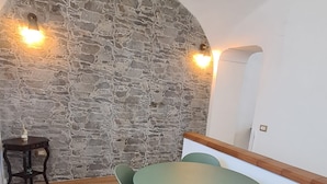 Dining - Vrbo Property (Napoli)