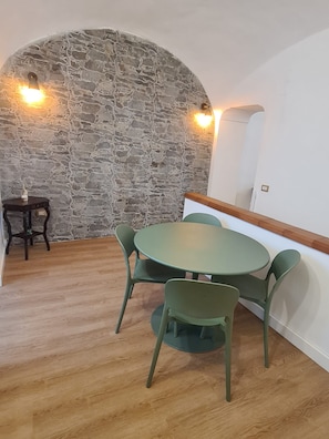 Dining - Vrbo Property (Napoli)