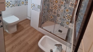 Bathroom - Vrbo Property (Napoli)
