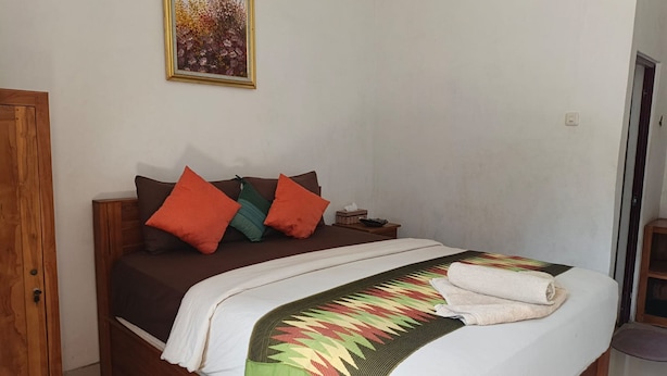 Basic Suite - Collection O near Kutampi Beach Gedhong (Bali)