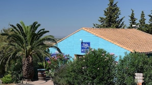 Unclassified image, 2 of 47, button - La Pinede (Agde)