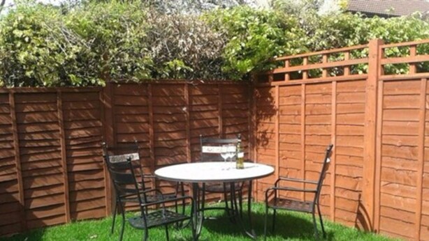 Outdoor dining - Bancroft Apartment (Durham)