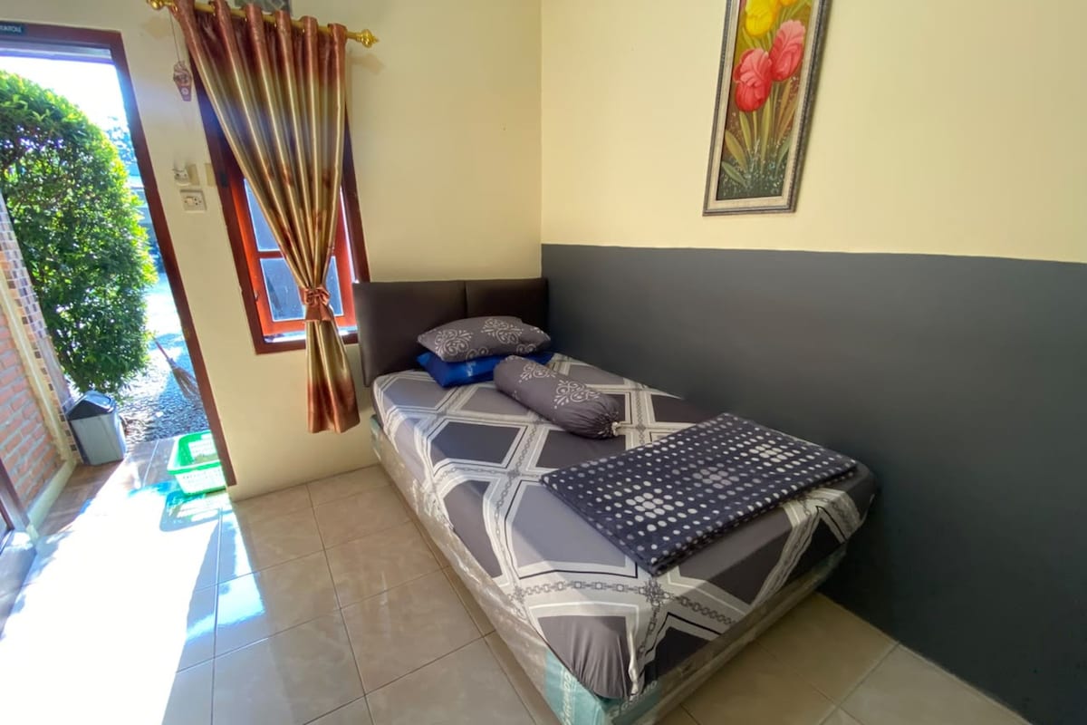 Suite | Free WiFi, bed sheets
