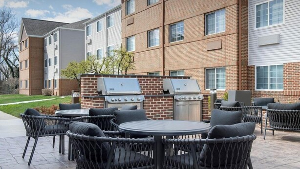 Outdoor dining - Extended Stay America Annapolis, Admiral Cochrane Drive (Annapolis)