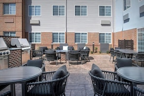 Outdoor dining - Extended Stay America Annapolis, Admiral Cochrane Drive (Annapolis)