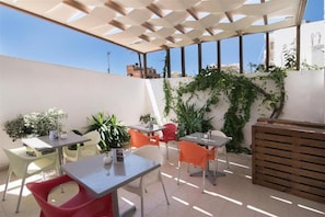 Outdoor dining - Coral Apartments (Ierapetra)