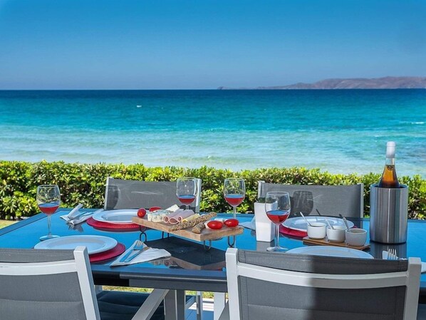 Outdoor dining - Villa Almyra (Hersonissos)