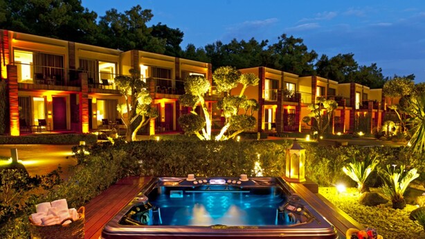 Outdoor spa tub - Ortunc Hotel Boutique Class (Ayvalik)