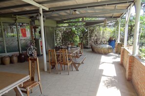 Outdoor dining - Shan Shayi (Ren'ai)