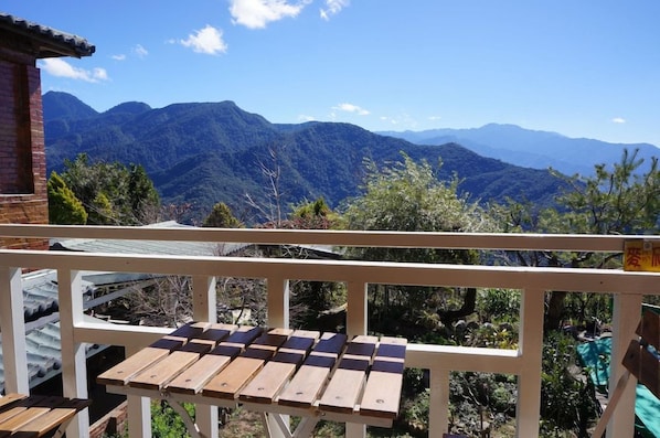 Outdoor dining - Shan Shayi (Ren'ai)