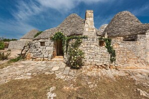 Exterior - Trulli di Monte Reale Hotel (Ostuni)