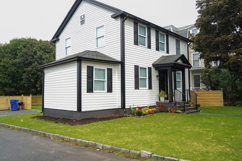 Serene 4-bedroom house with central AC and heating in charming Norwalk