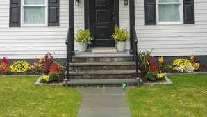 Exterior - Serene 4-bedroom house with central AC and heating in charming Norwalk (Norwalk)