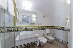 Bathroom - Masseria Don Luigi (Fasano)