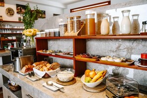 Dining - Cucuve Suites (Puerto Ayora)