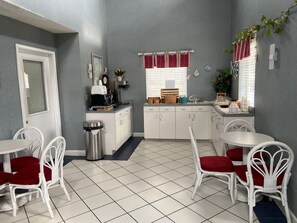 Unclassified image, 3 of 38, button - Key West Inn Cookeville (Cookeville)