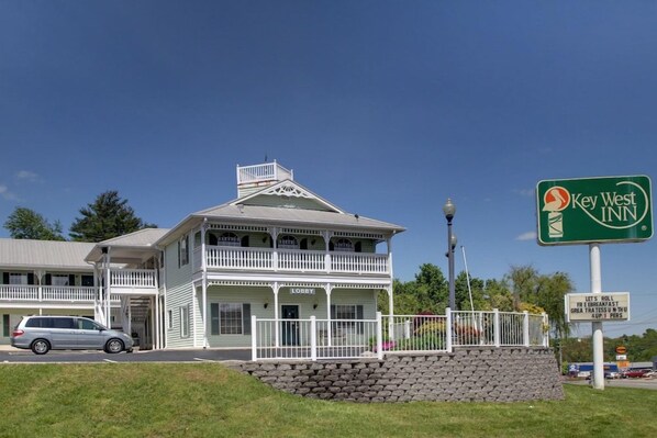 Unclassified image, 1 of 38, button - Key West Inn Cookeville (Cookeville)