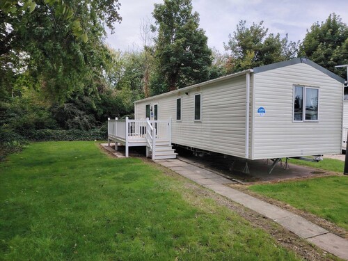 3 Bed Seaside Cabin Sleeps 8 - Pool Access