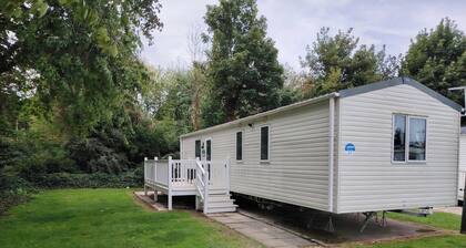 3 Bed Seaside Cabin Sleeps 8 - Pool Access