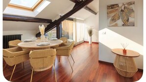 Unclassified image, 4 of 19, button - Vrbo Property (Milano)