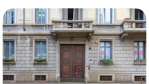 Unclassified image, 2 of 19, button - Vrbo Property (Milano)