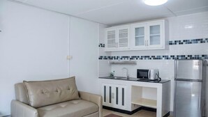 Living area - Muangthong Inn (Pak Kret)