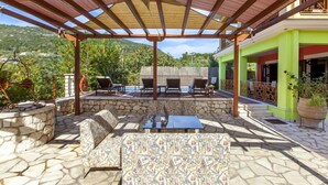 Outdoor dining - Prestige Villas (Lefkada)