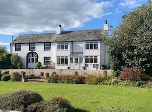 Exterior - The White House (Penrith)