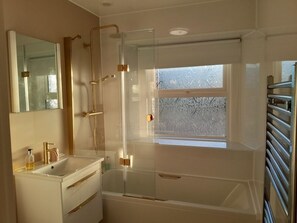 Bathroom - The White House (Penrith)