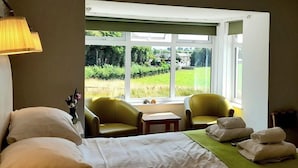 Unclassified image, 3 of 25, button - The White House (Penrith)