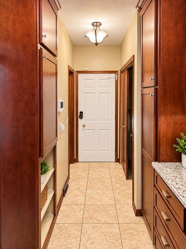 Spacious 7-bedroom home with heated pool and Jaccuzzi