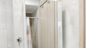 Doccia, asciugacapelli, bidet, asciugamani