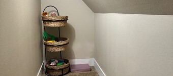 Monkey Tree Farmhouse Cozy Retreat on Olympic DT