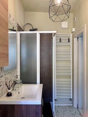 Unclassified image, 5 of 15, button - Vrbo Property (Modena)