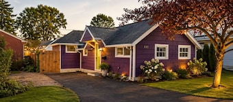 Cozy Summerville Cottage, Sleeps 6, Pet Friendly, Fully Fenced Back Yard