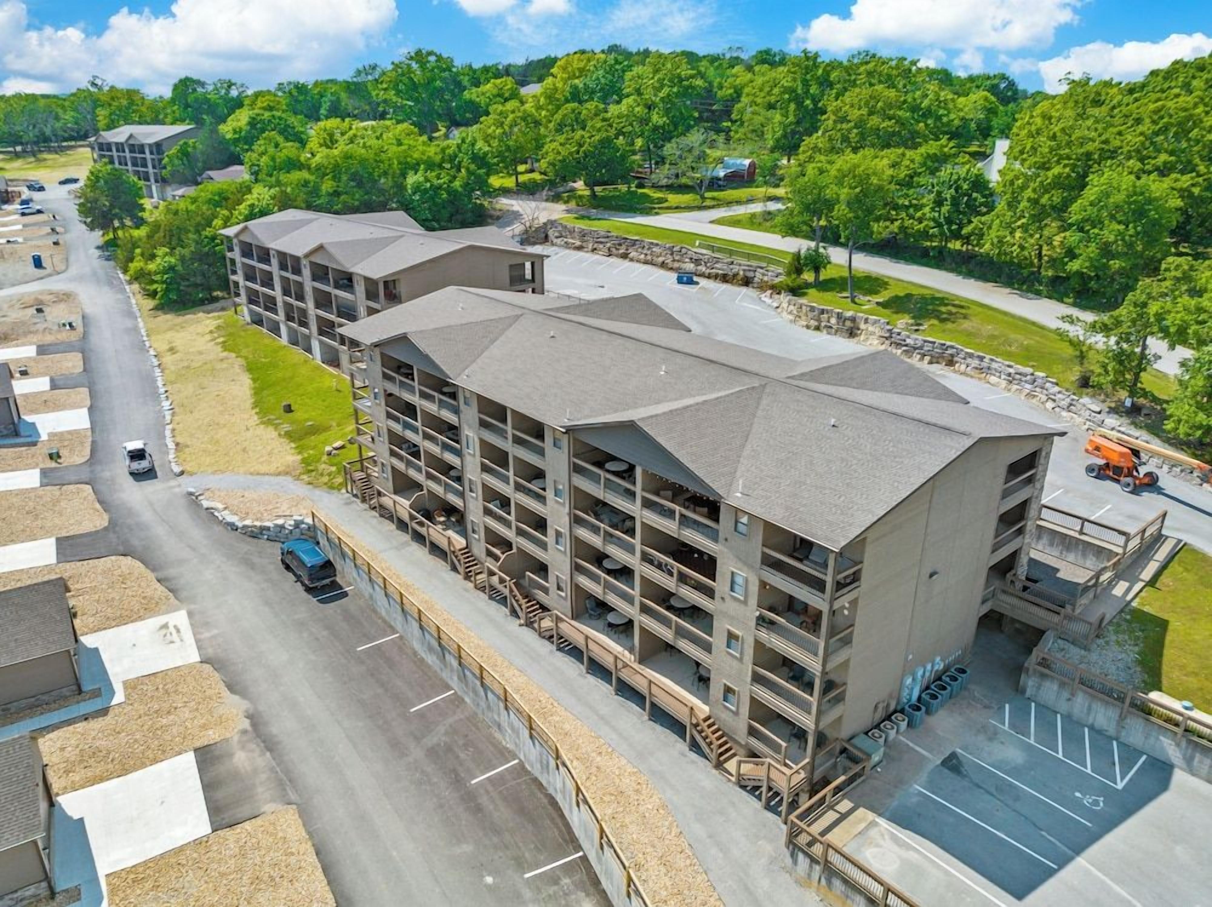A multi-story parking garage with a flat roof and a central staircase.